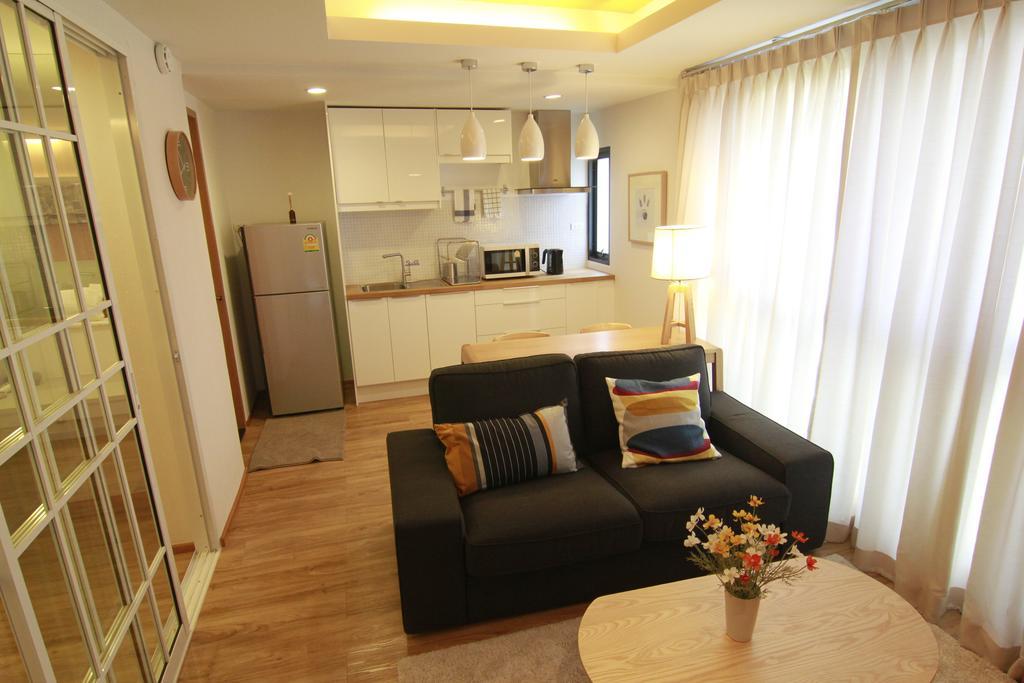 S Bloc Saladaeng Bed & Breakfast Bangkok Exterior photo