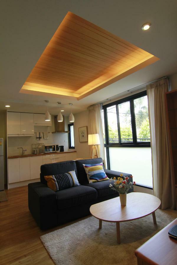 S Bloc Saladaeng Bed & Breakfast Bangkok Exterior photo